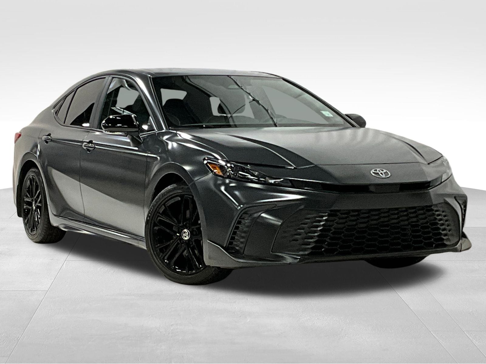 2025 Toyota Camry SE's photo