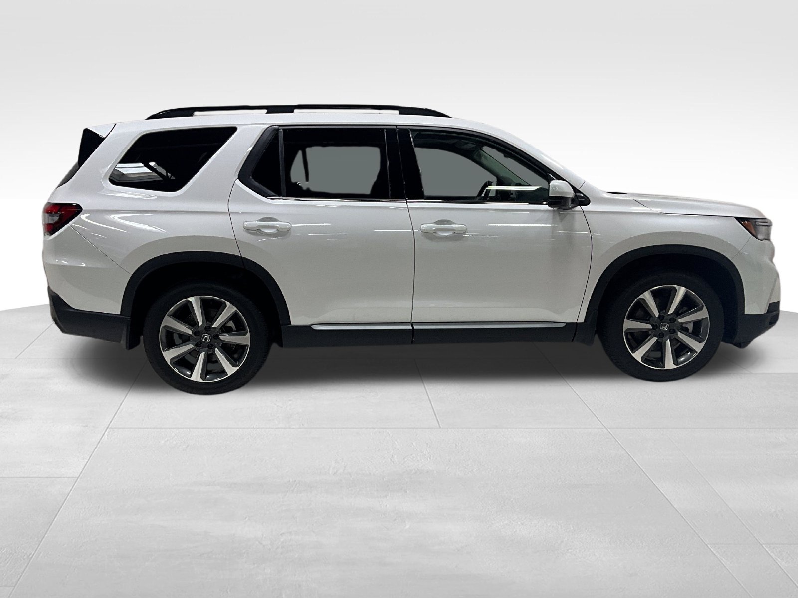 Used 2025 Honda Pilot Elite SUV