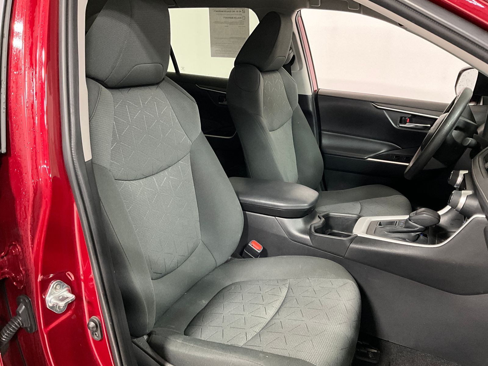 2022 Toyota RAV4 XLE photo 2