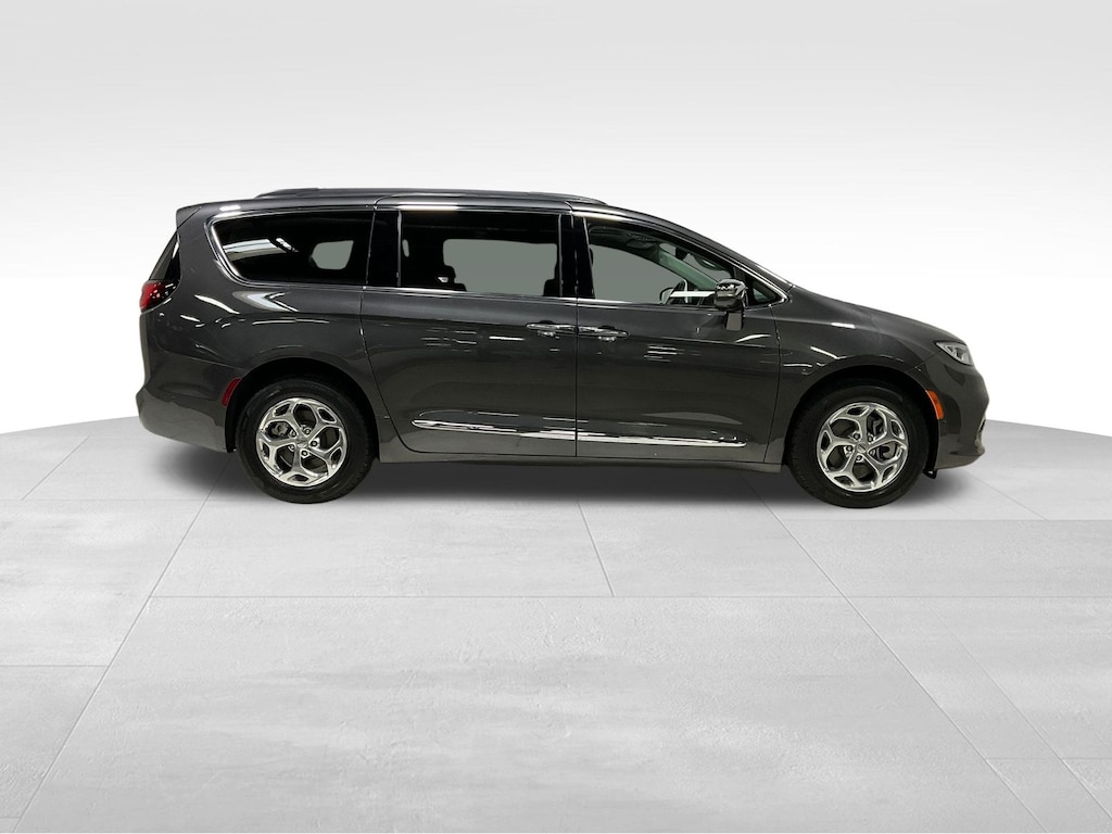 Used 2022 Chrysler Pacifica Limited Minivan/Van