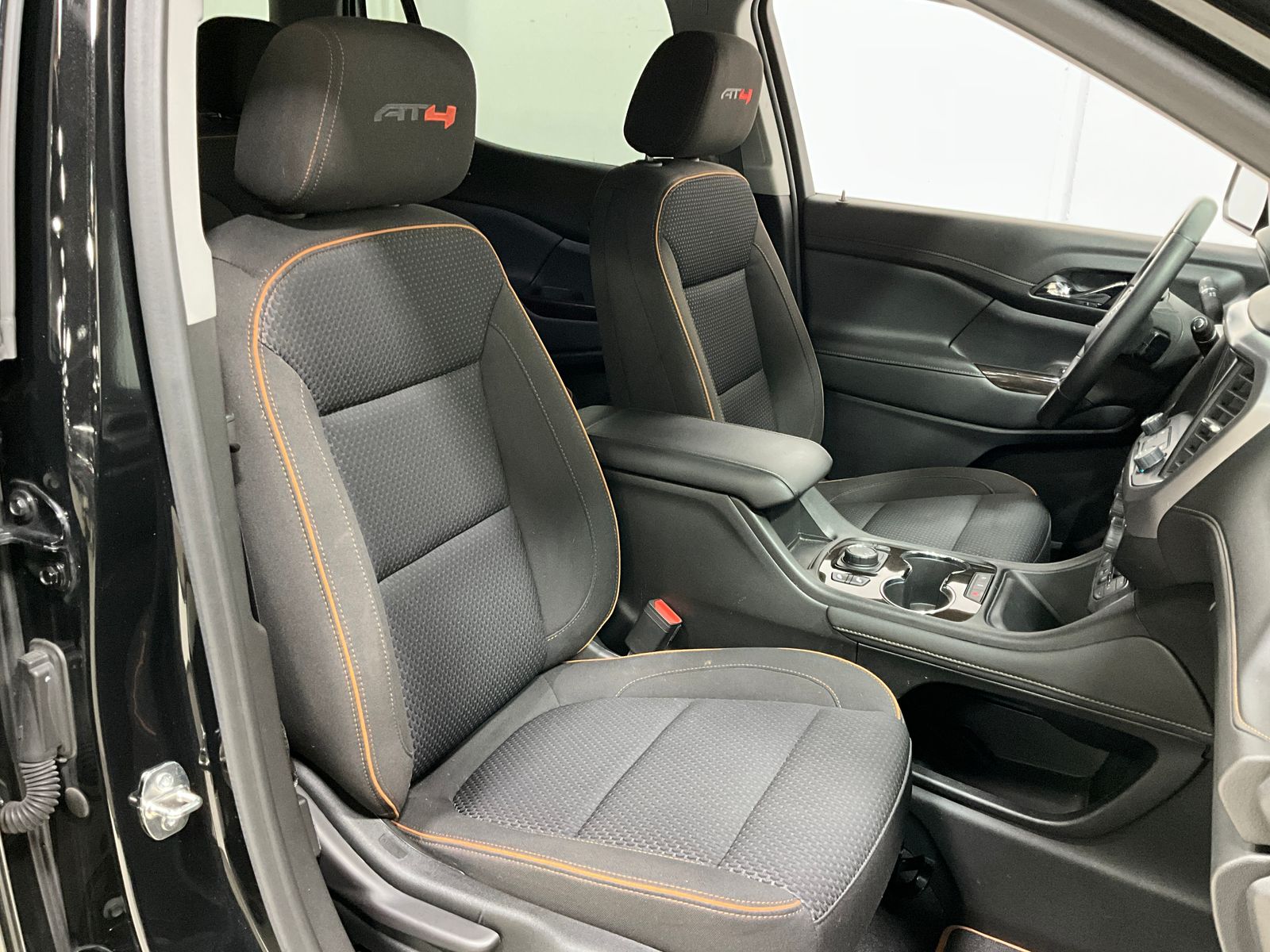 2023 GMC Acadia AT4 - Photo 9