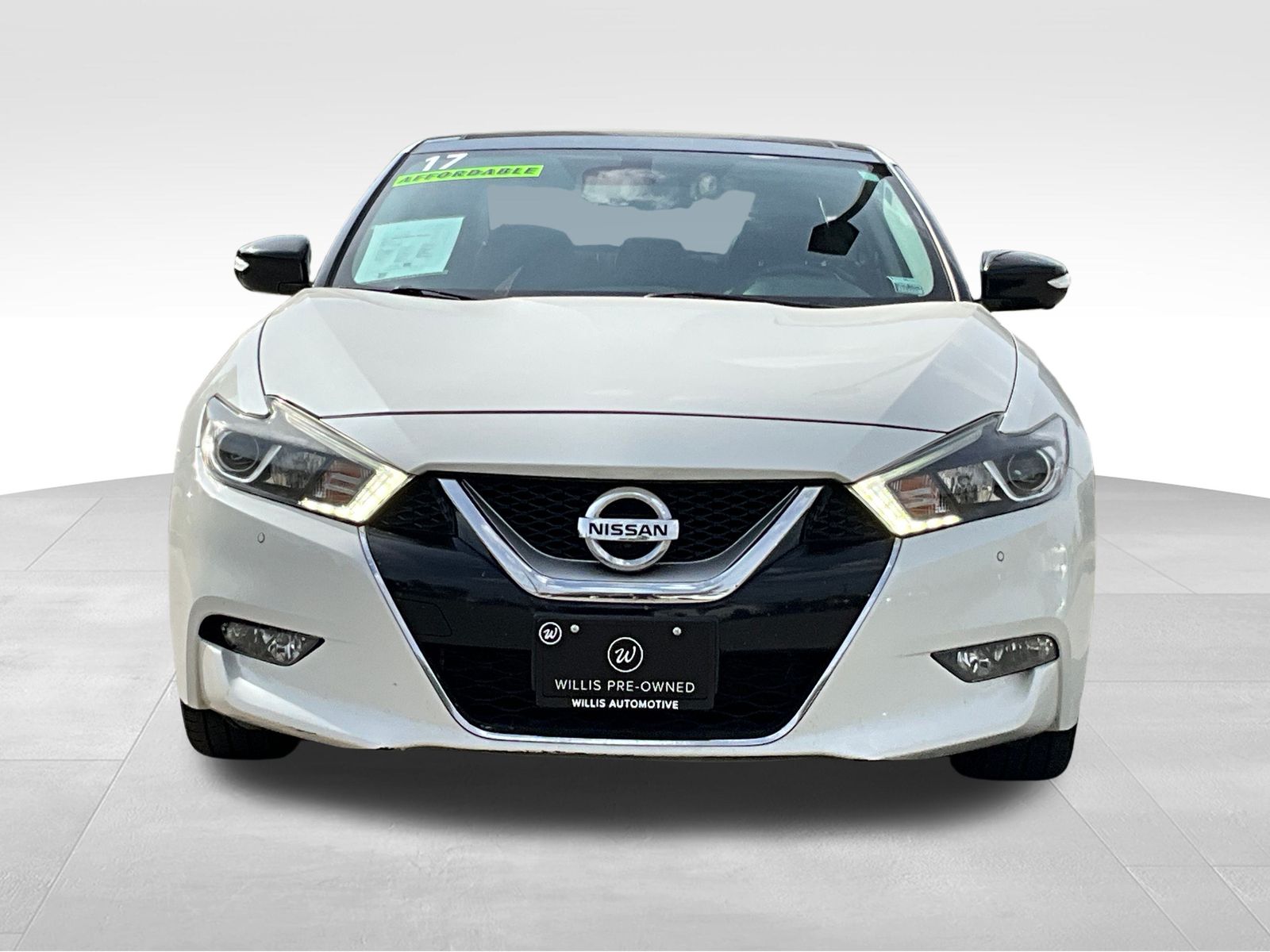 2017 Nissan Maxima Platinum photo 2