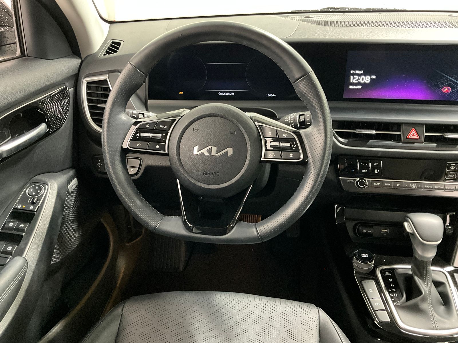 2024 Kia Seltos SX photo 3