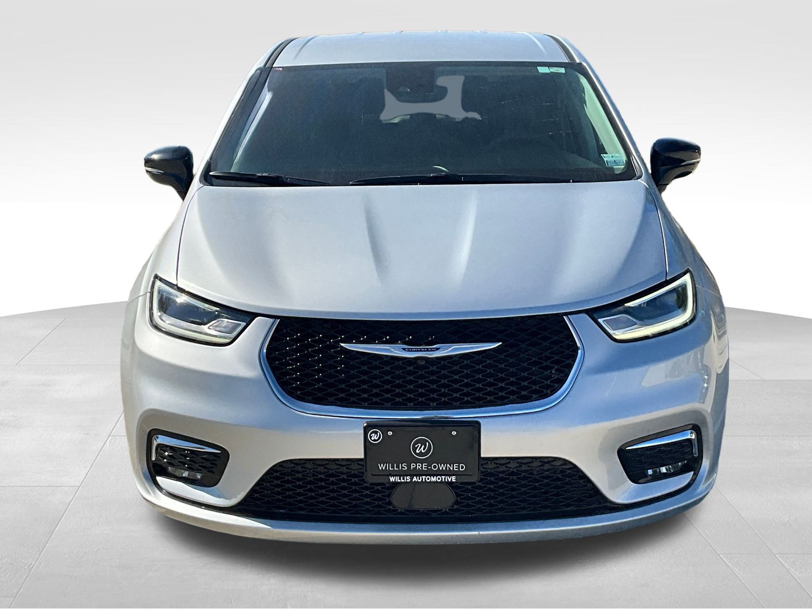 2024 Chrysler Pacifica Touring L photo 2