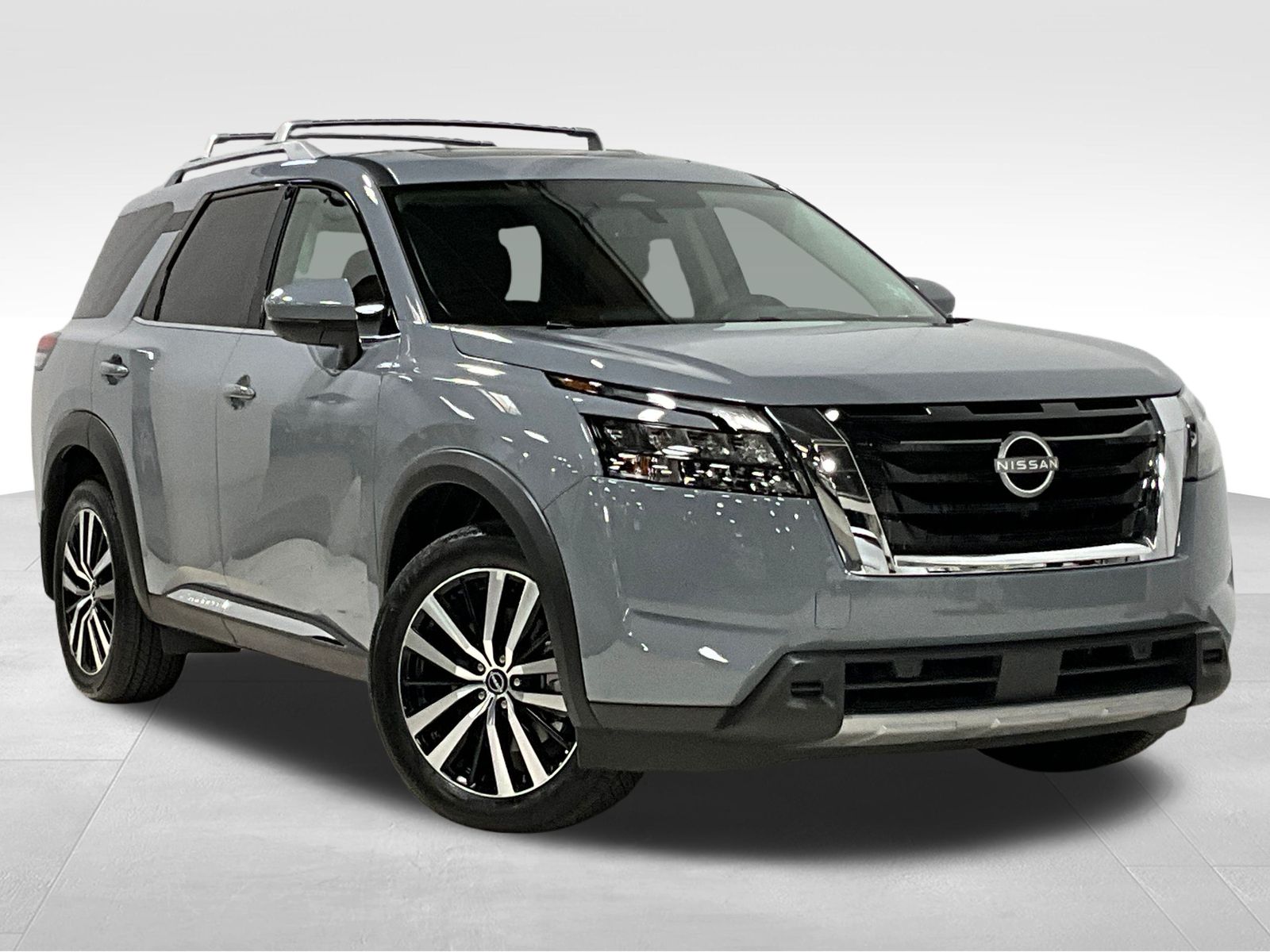 2025 Nissan Pathfinder Platinum's photo