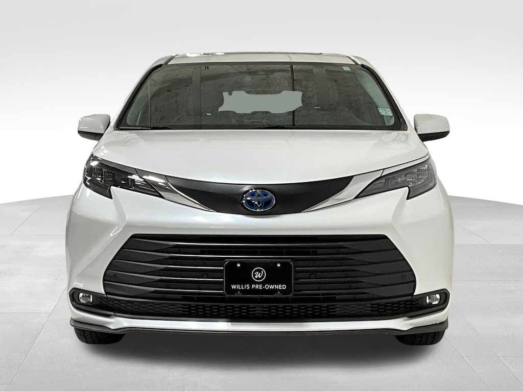 Used 2025 Toyota Sienna XLE Minivan/Van