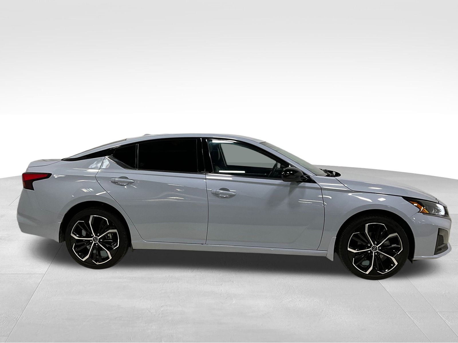 2024 Nissan Altima 2.5 SR photo 3