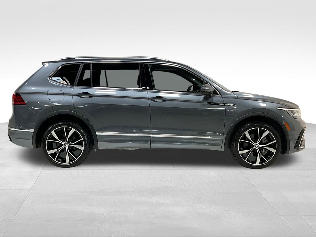 Used 2022 Volkswagen Tiguan SEL R-Line 2.0T SEL R-Line 4MOTION