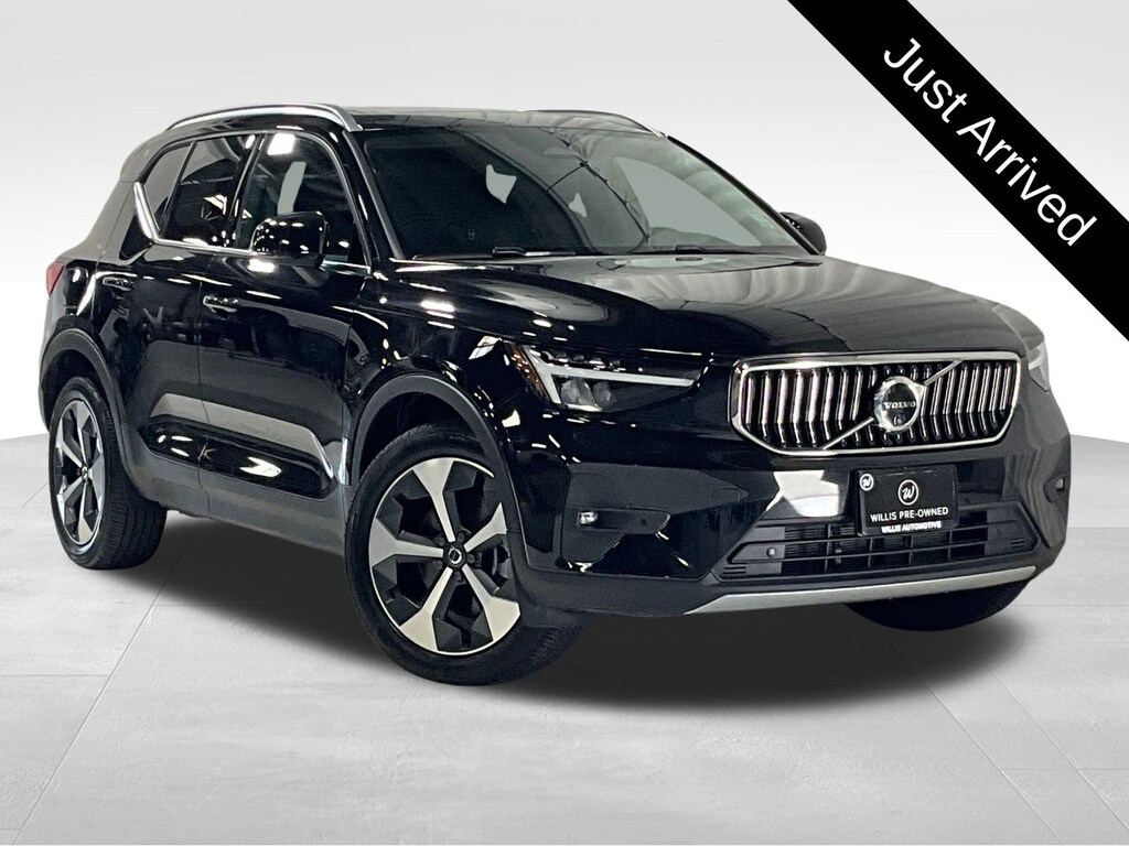 Certified 2025 Volvo XC40 Plus Bright Theme B5 AWD Plus Bright Theme