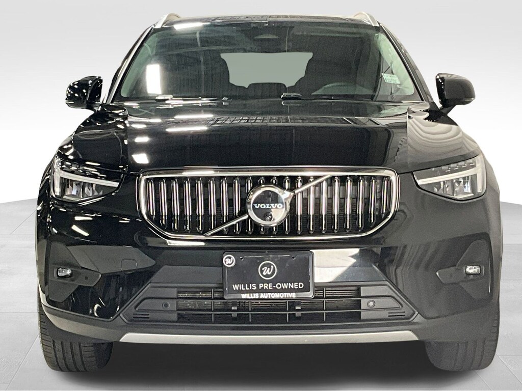 Certified 2025 Volvo XC40 Plus Bright Theme B5 AWD Plus Bright Theme