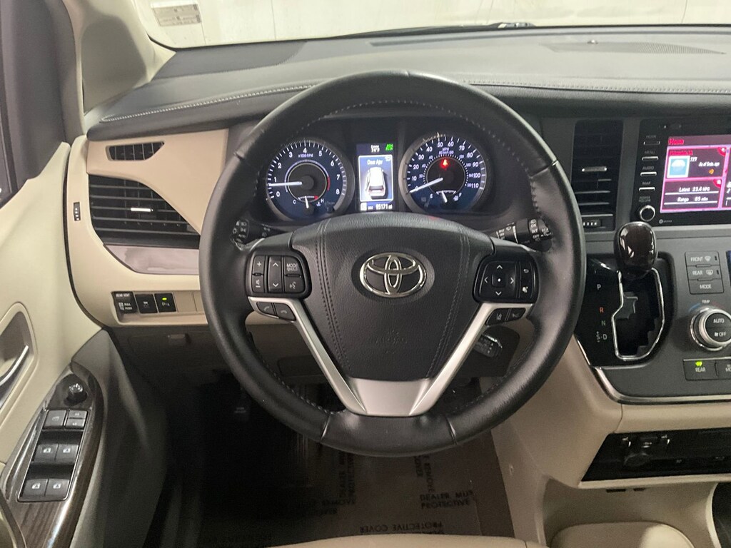 Used 2018 Toyota Sienna XLE Premium XLE Premium FWD 8-Passenger