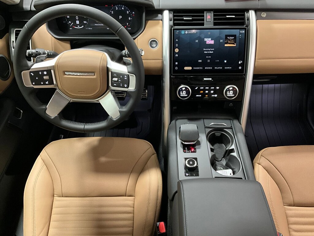 New 2025 Land Rover Discovery Metropolitan Edition P360 Metropolitan Edition