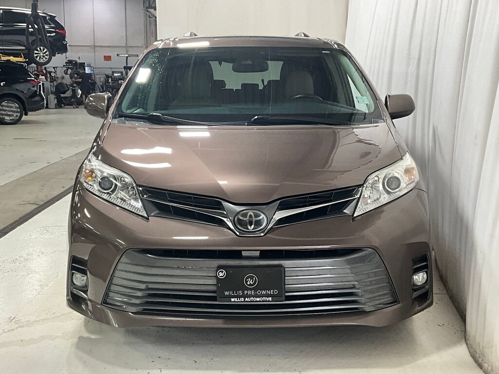 Used 2018 Toyota Sienna XLE Premium XLE Premium FWD 8-Passenger