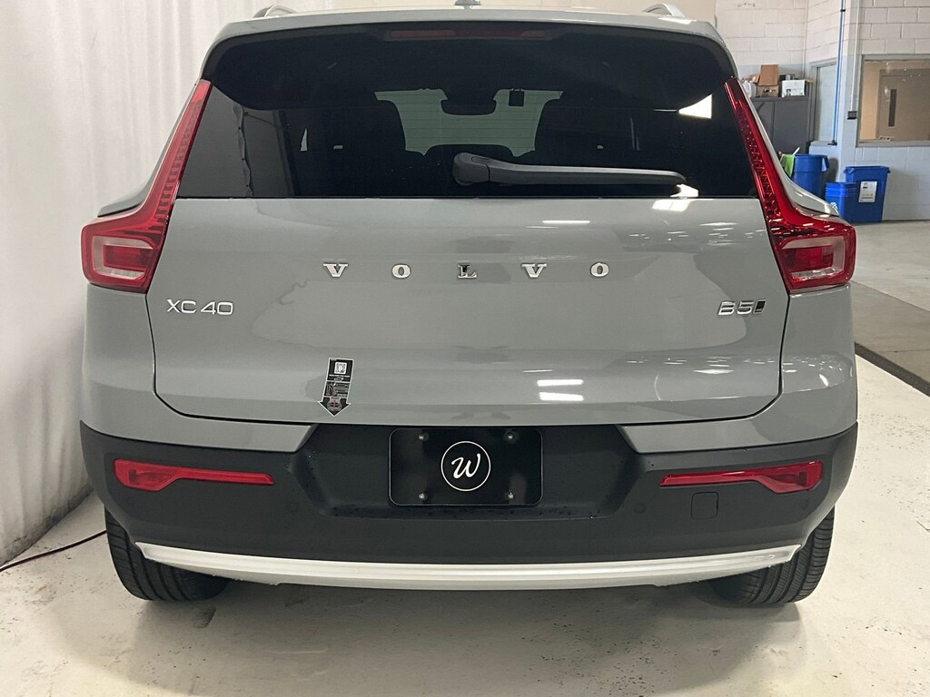New 2025 Volvo XC40 Core Bright Theme B5 AWD Core Bright Theme