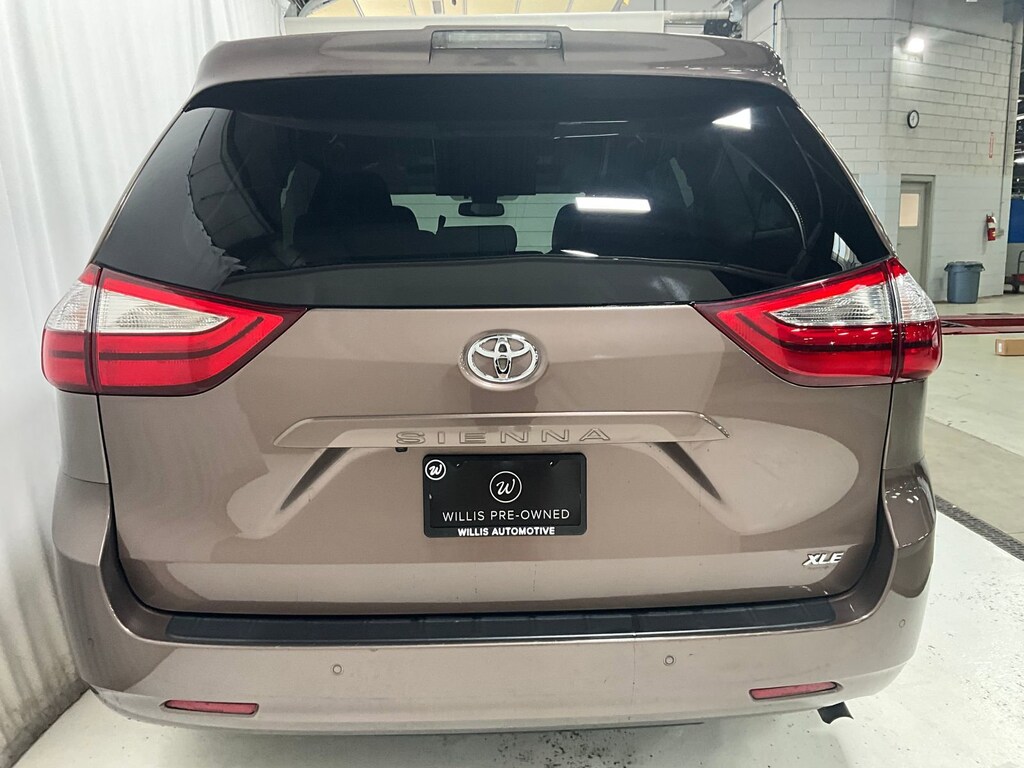 Used 2018 Toyota Sienna XLE Premium XLE Premium FWD 8-Passenger
