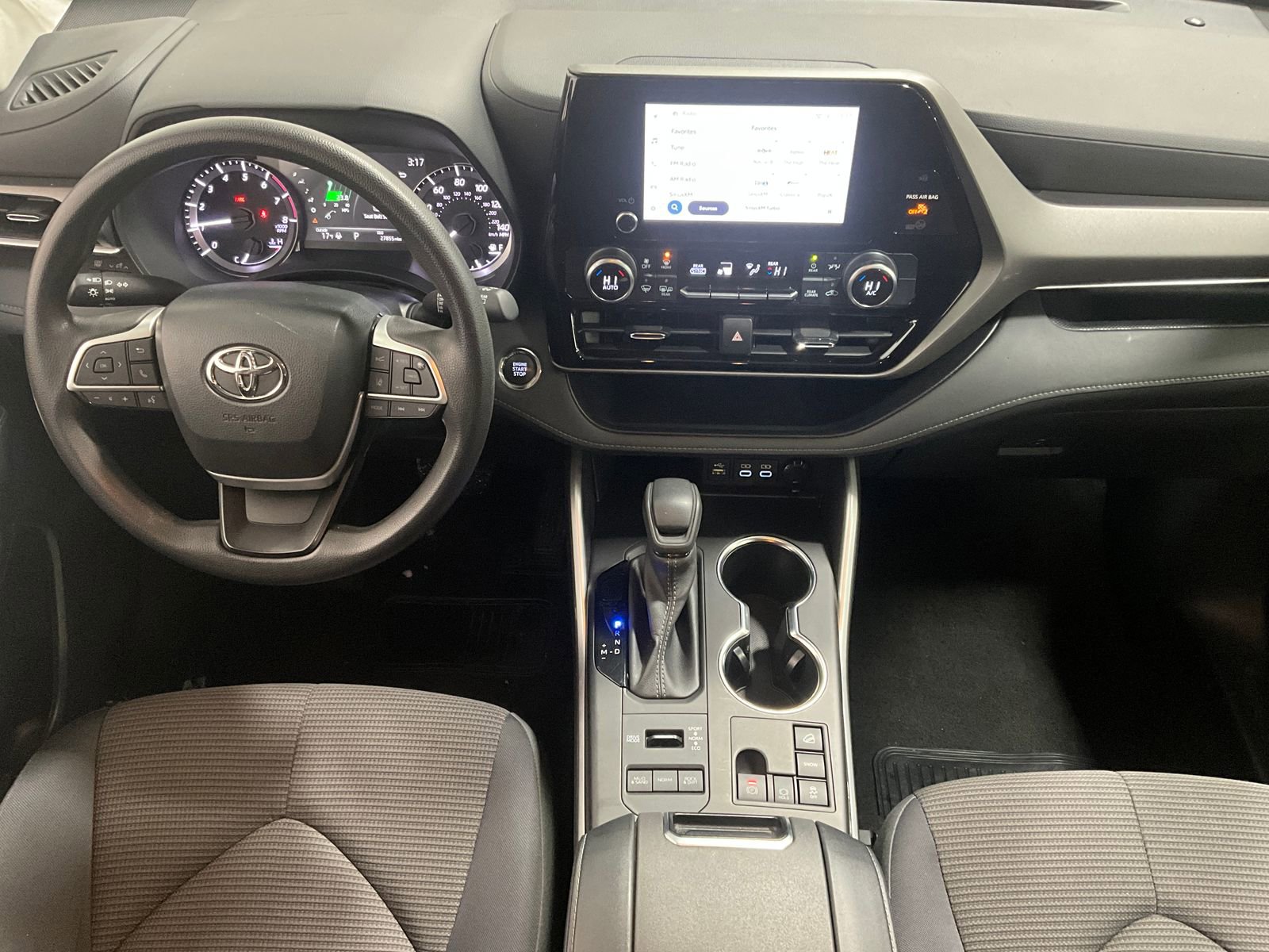 2023 Toyota Highlander L - Photo 14