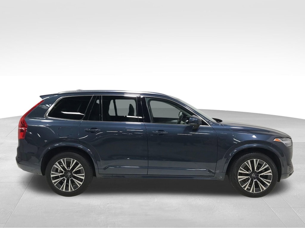 Used 2022 Volvo XC90 Momentum