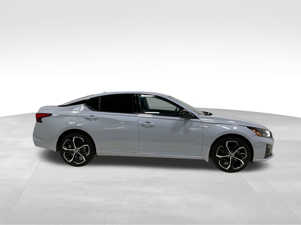 Used 2024 Nissan Altima 2.5 SR