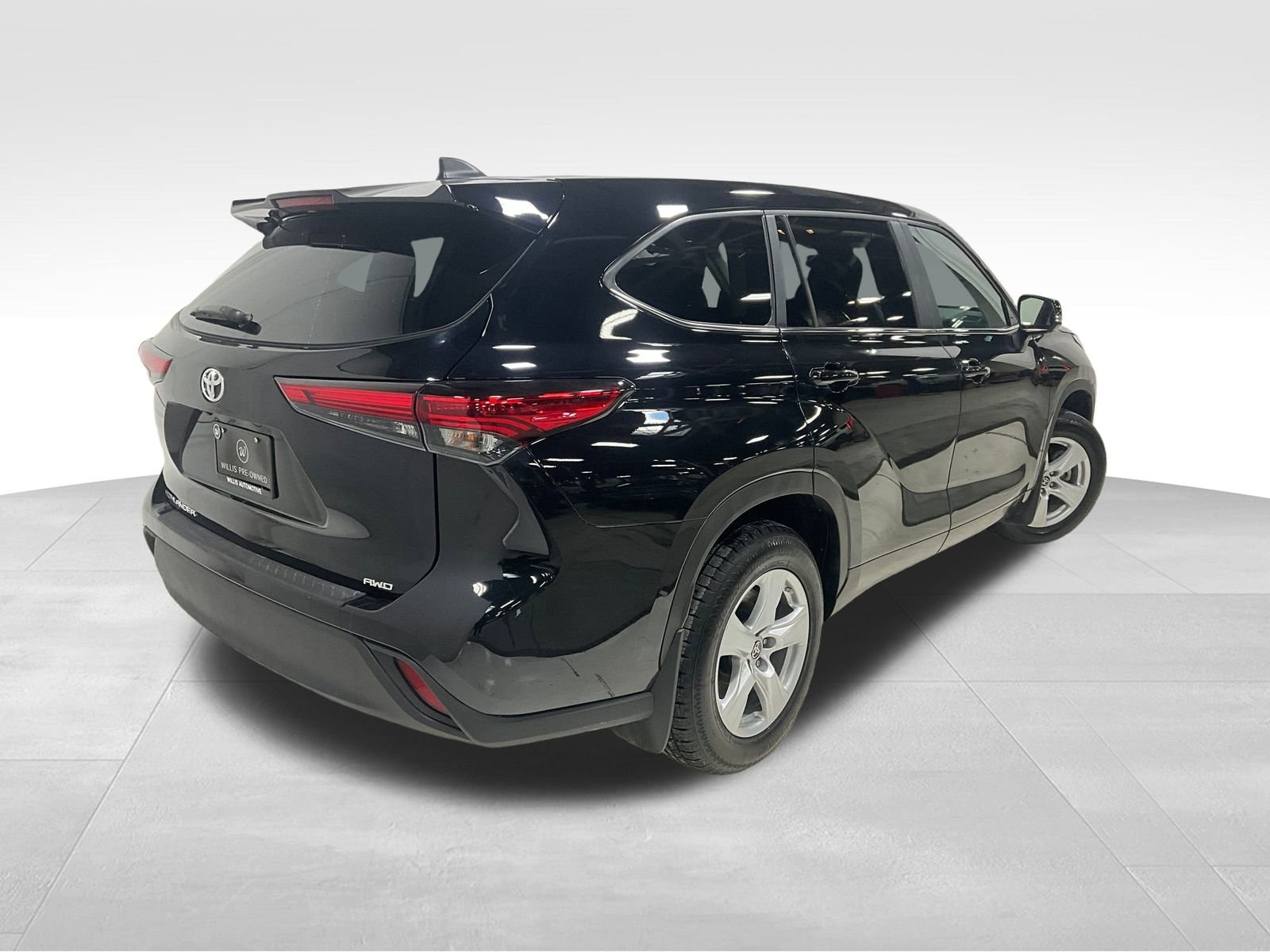 2023 Toyota Highlander L - Photo 11