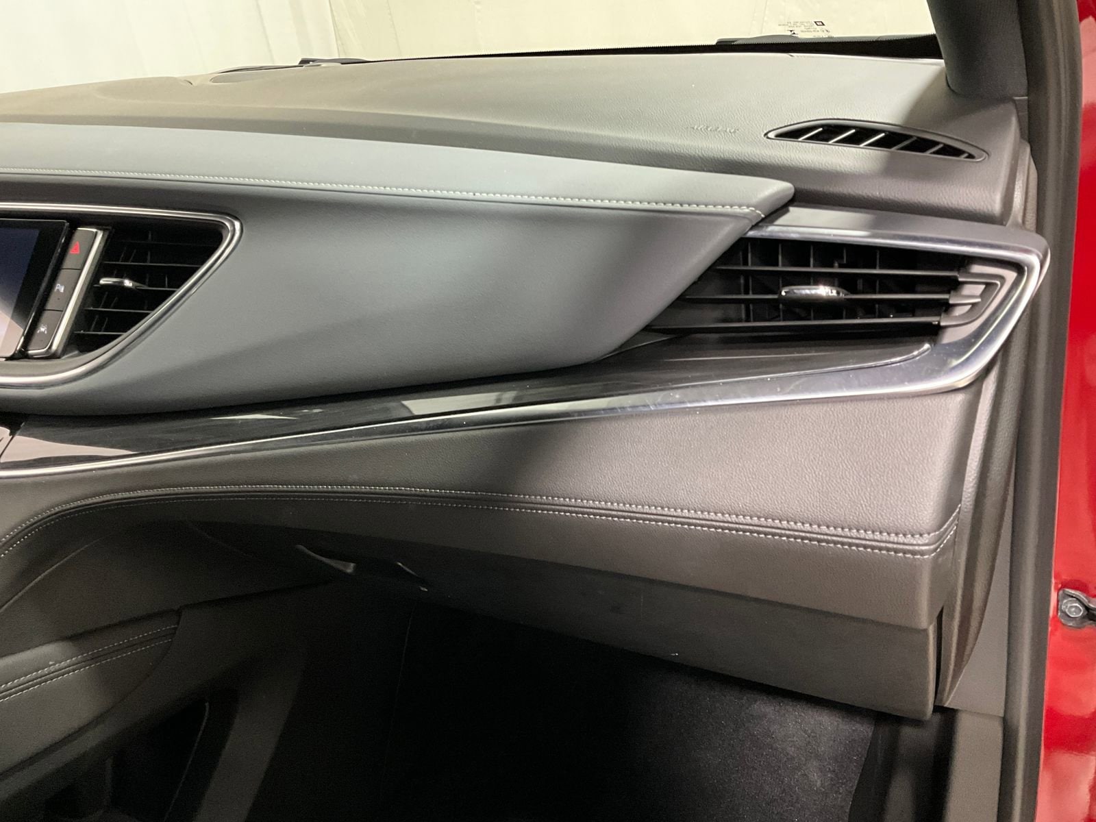 2024 Buick Enclave Essence - Photo 16