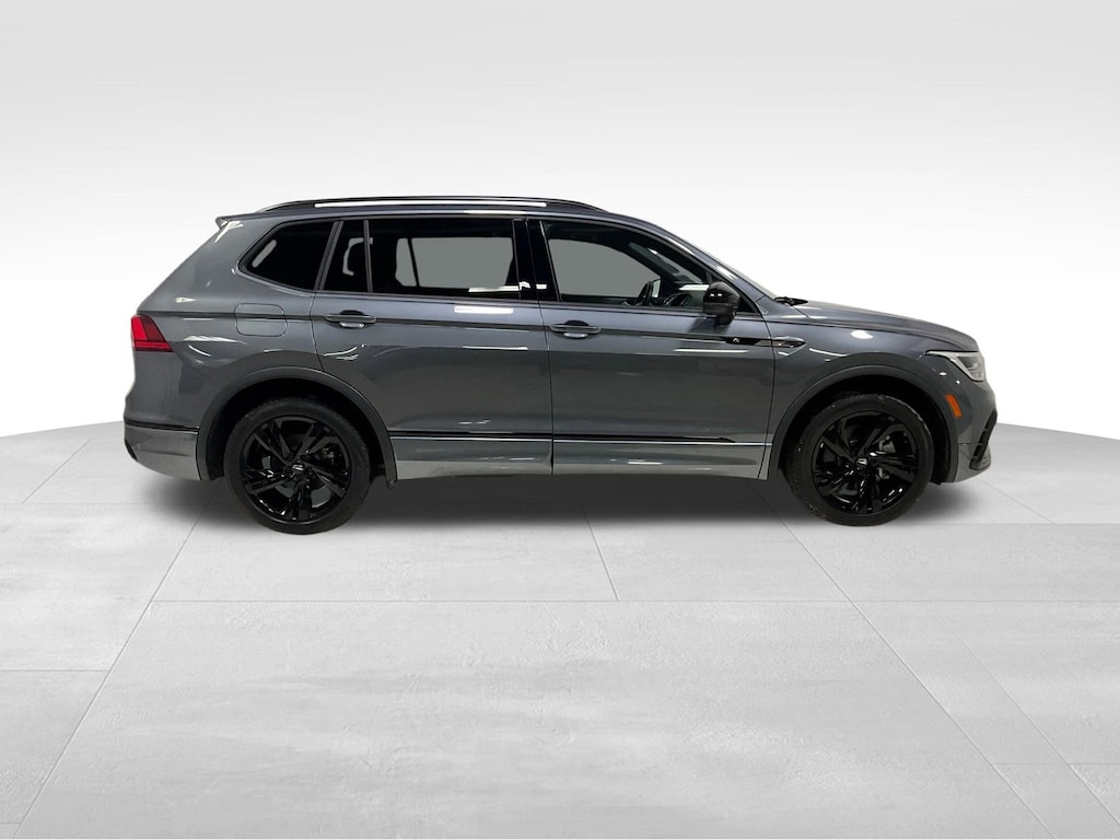 Used 2024 Volkswagen Tiguan SE R-Line Black