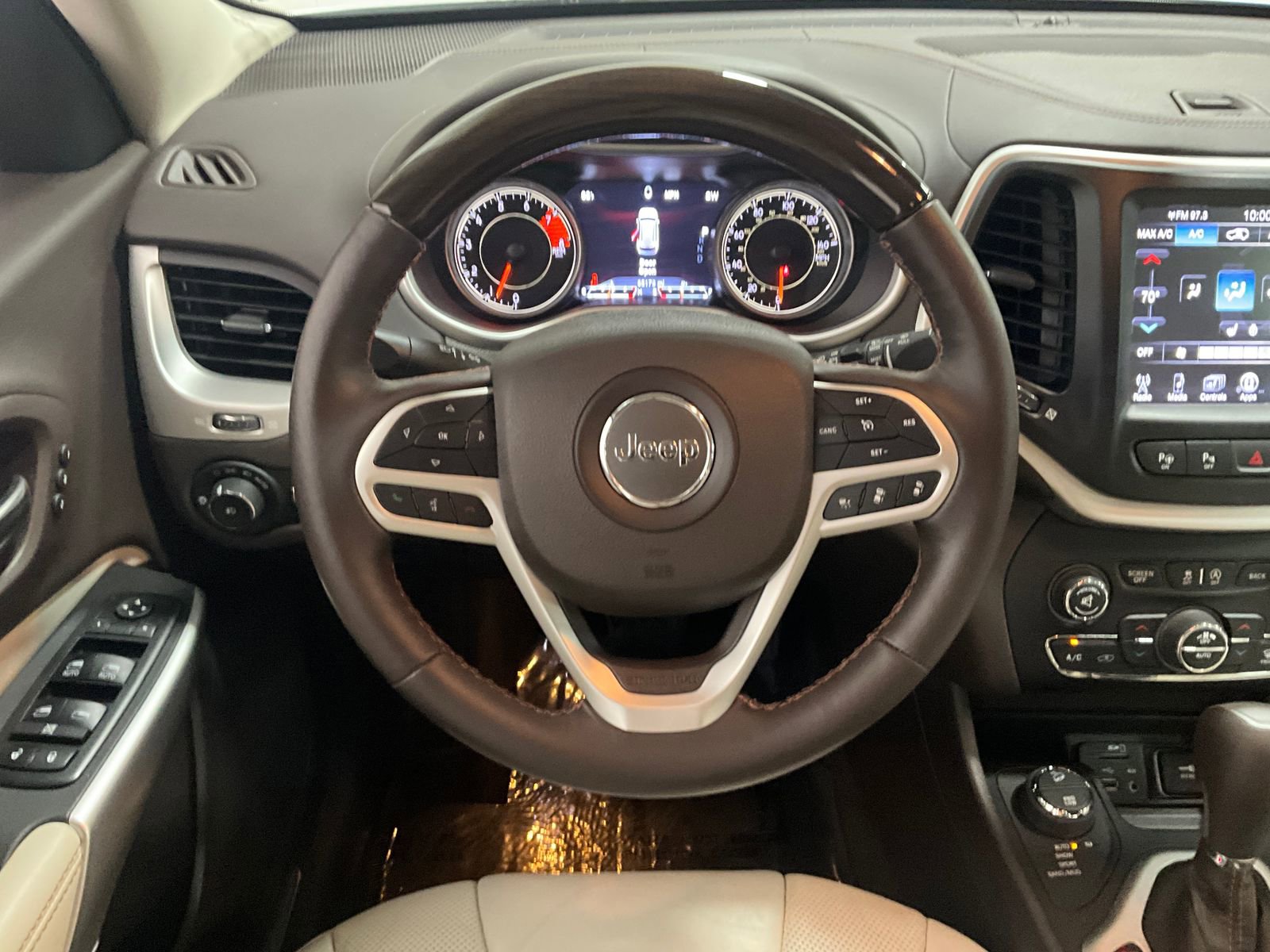 2018 Jeep Cherokee Overland photo 2