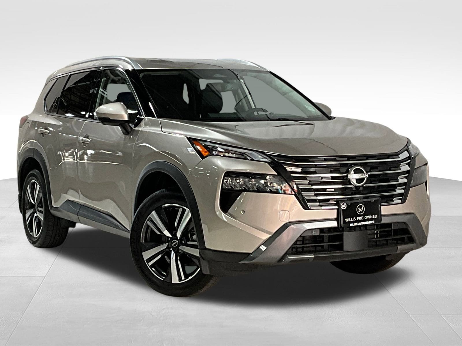 2025 Nissan Rogue SL's photo