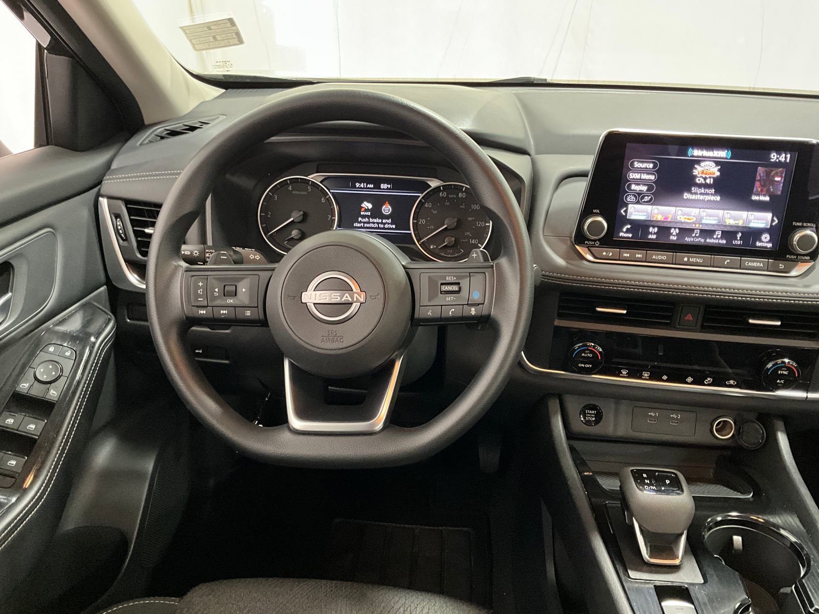 2024 Nissan Rogue SV photo 2