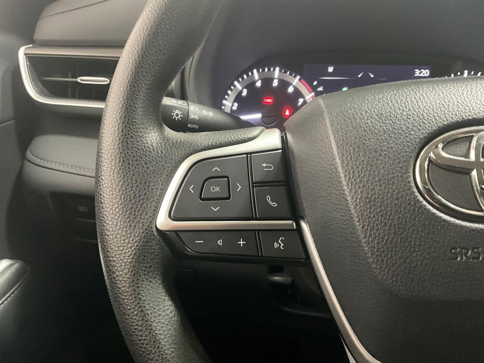 2023 Toyota Highlander L - Photo 16