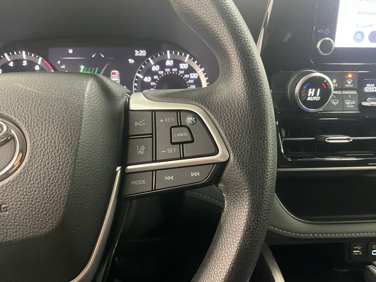 2023 Toyota Highlander L - Photo 17