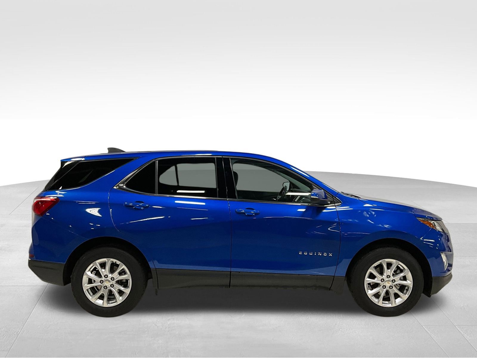 2019 Chevrolet Equinox LT photo 2