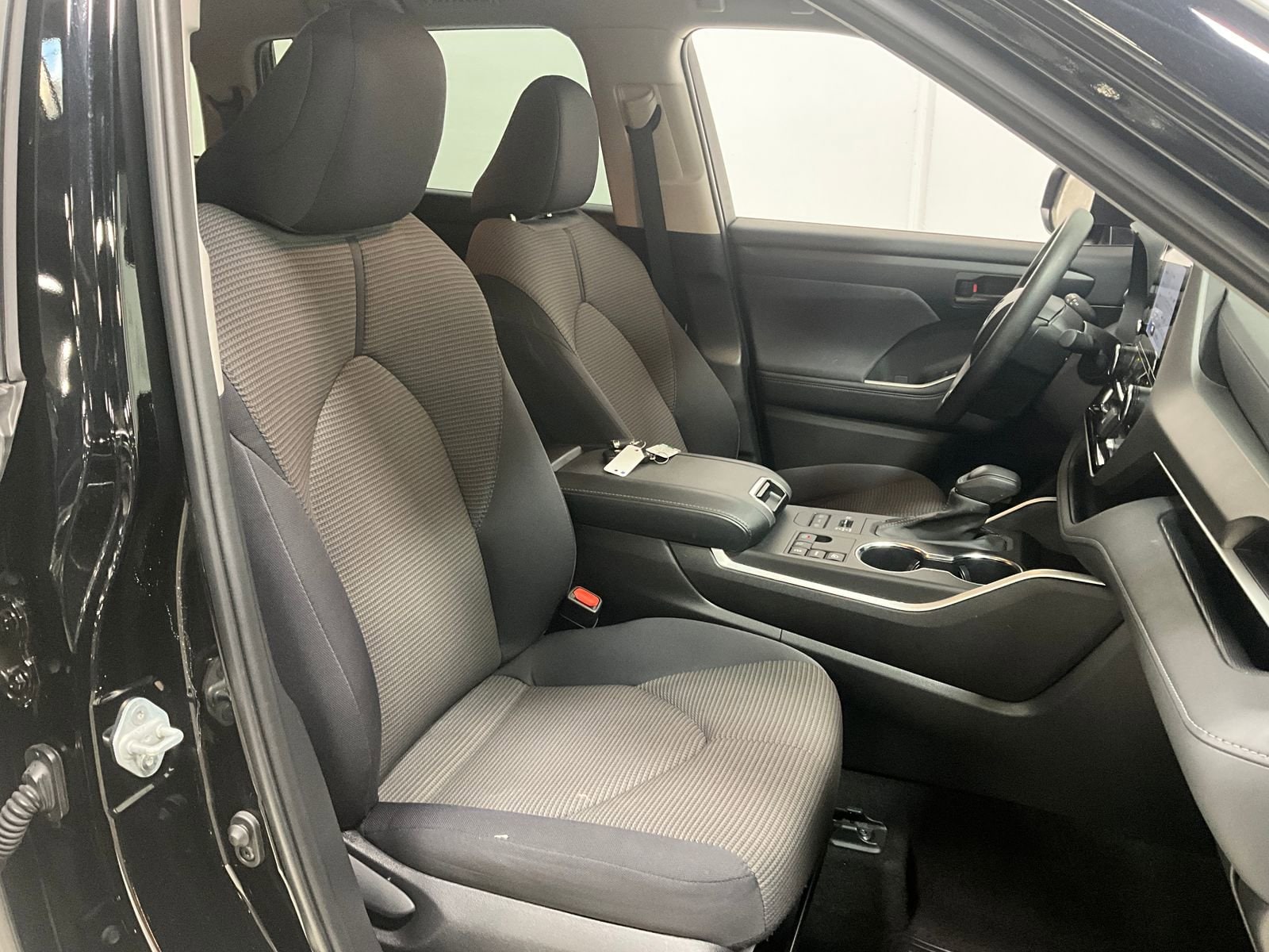 2023 Toyota Highlander L - Photo 6