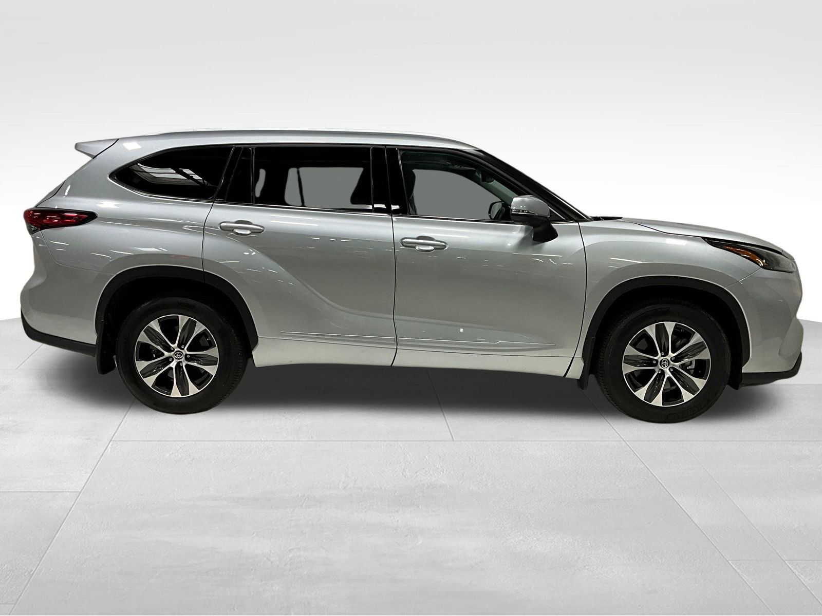 2022 Toyota Highlander XLE photo 3