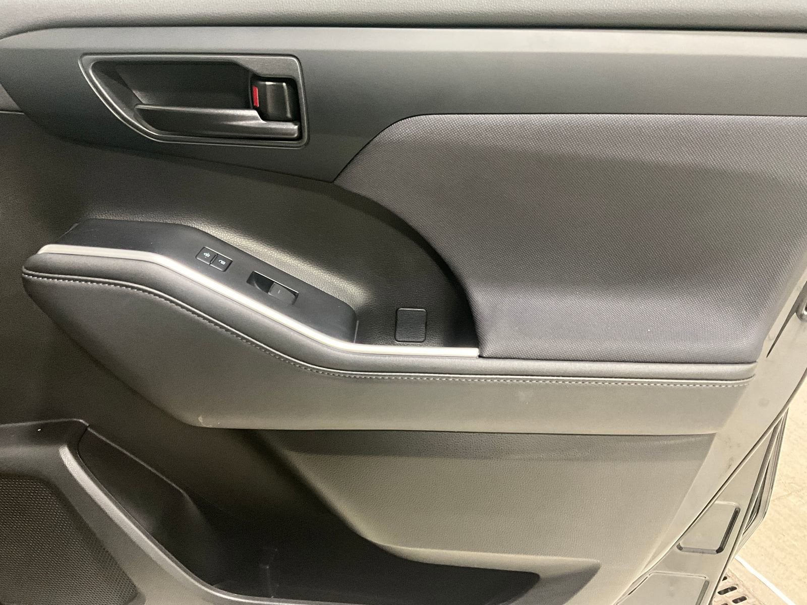 2023 Toyota Highlander L - Photo 21