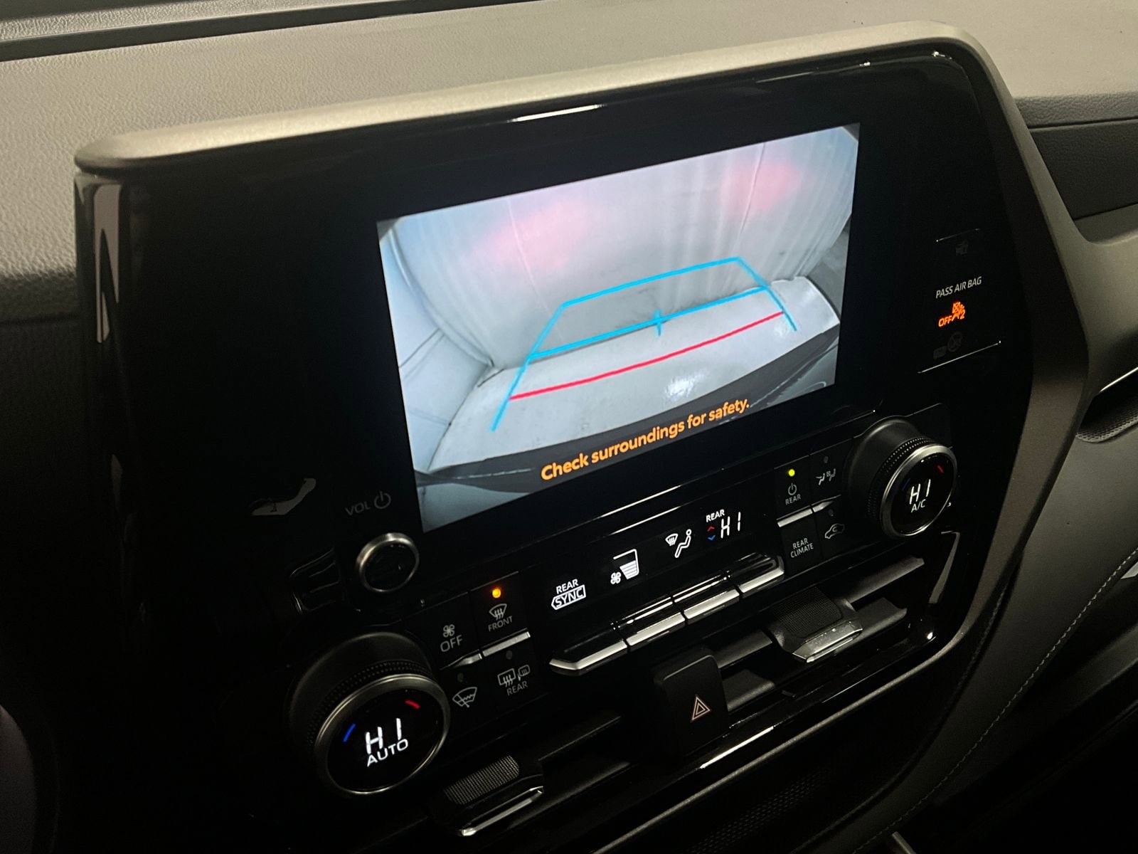 2023 Toyota Highlander L - Photo 19