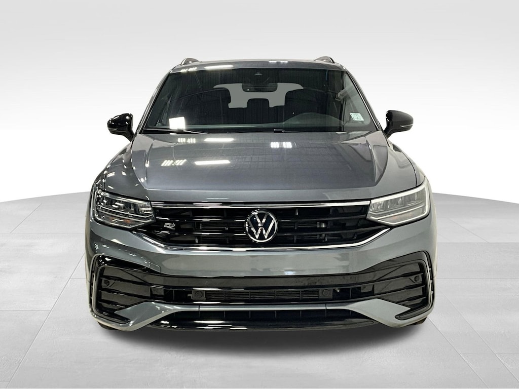 Used 2024 Volkswagen Tiguan SE R-Line Black