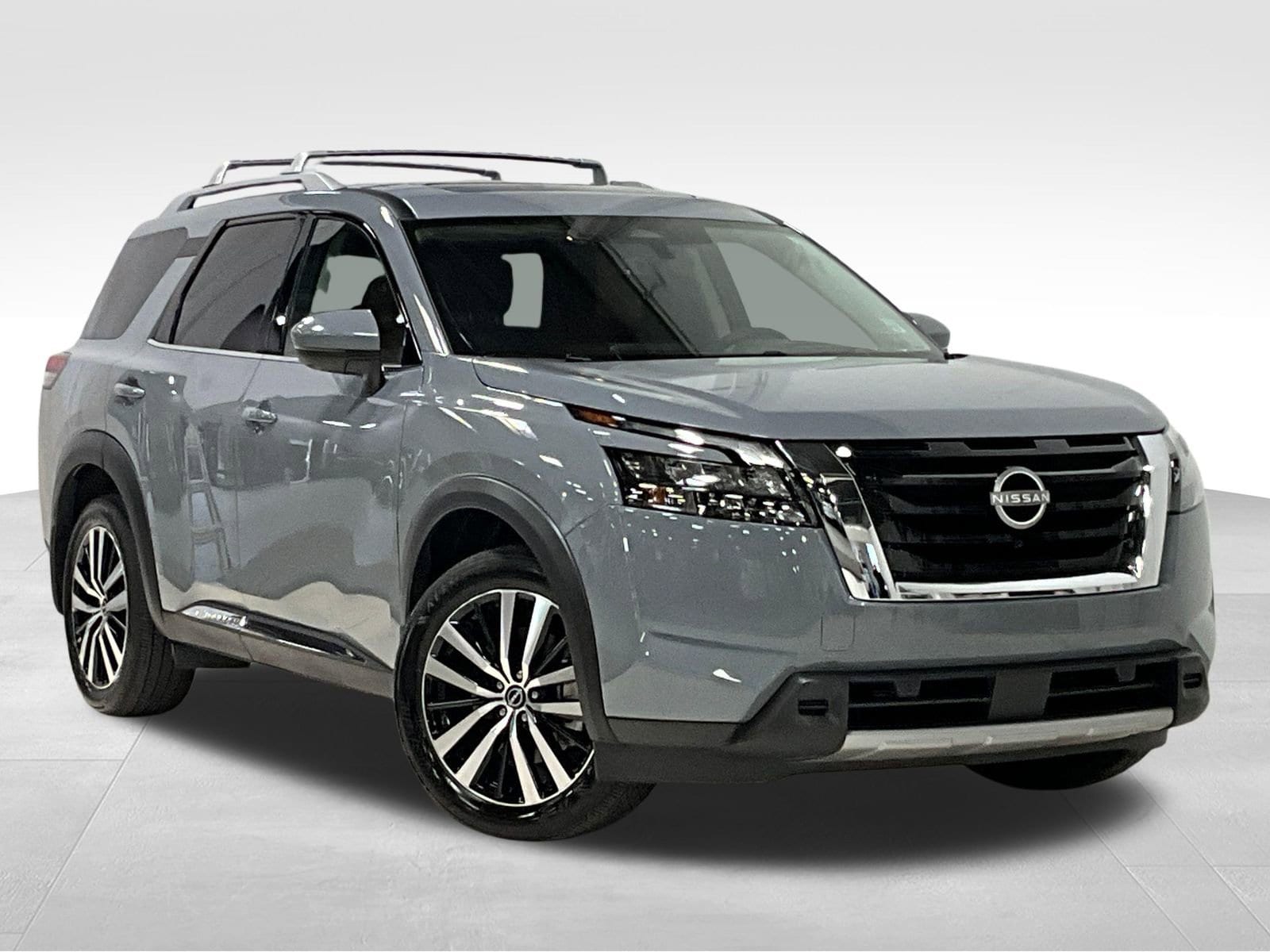 2025 Nissan Pathfinder Platinum 4WD's photo