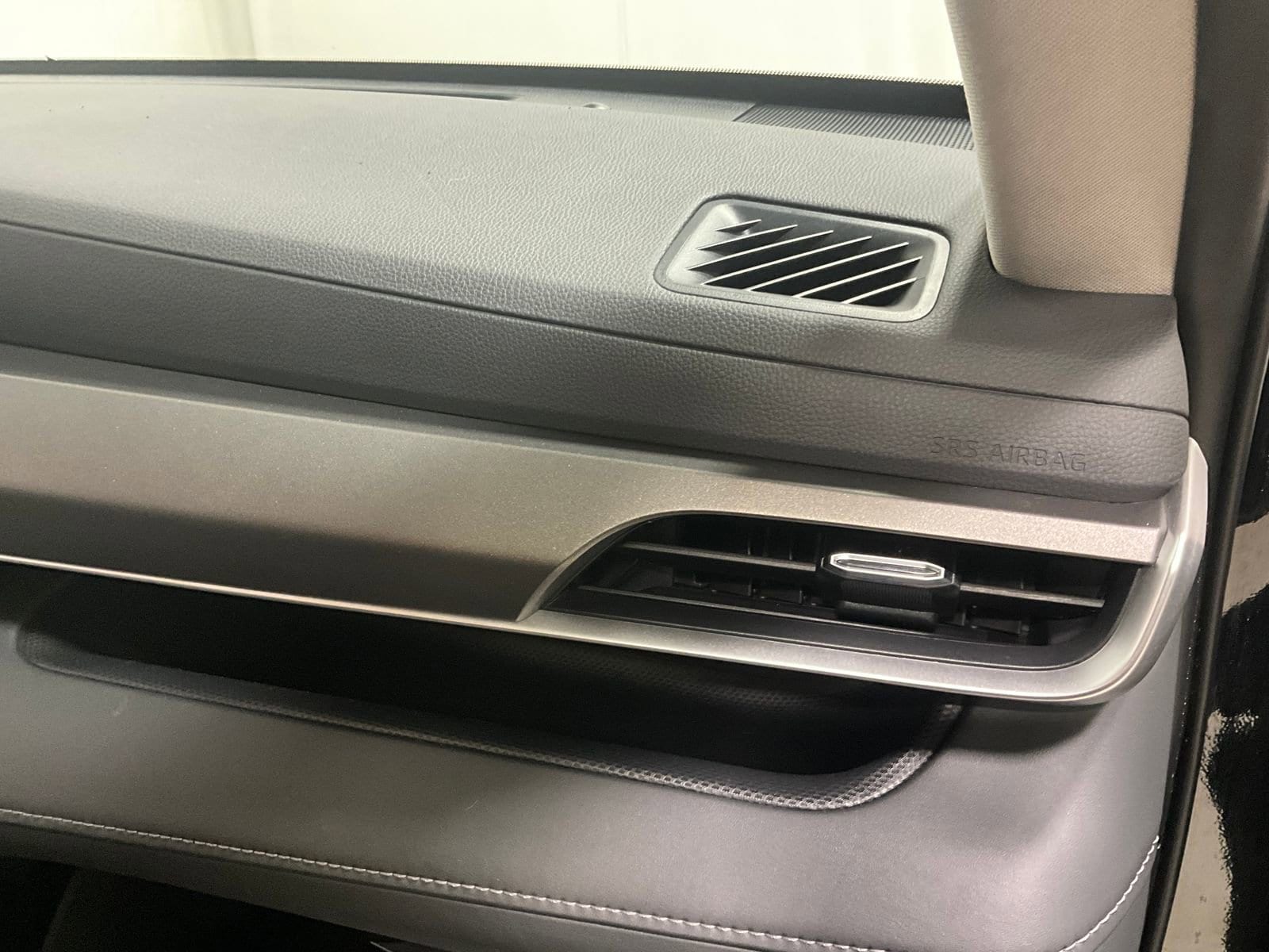 2023 Toyota Highlander L - Photo 12