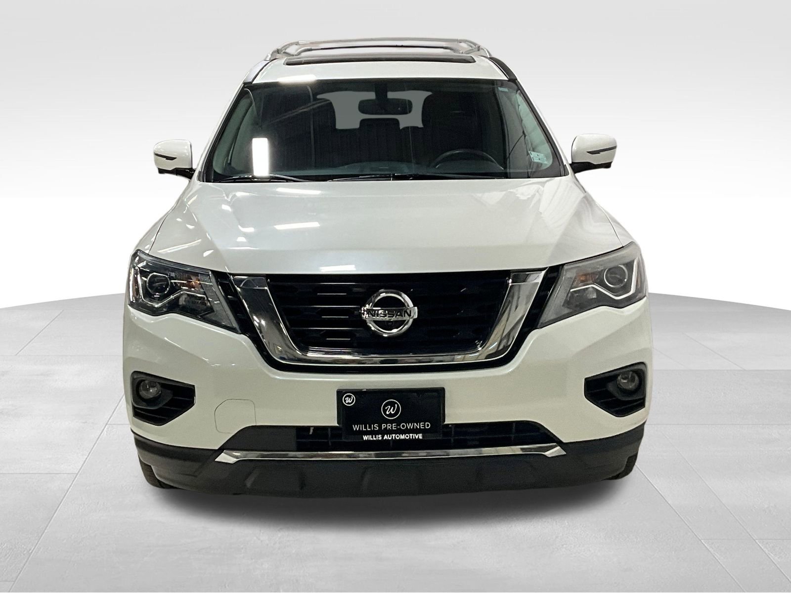 2018 Nissan Pathfinder 4x4 Platinum photo 2