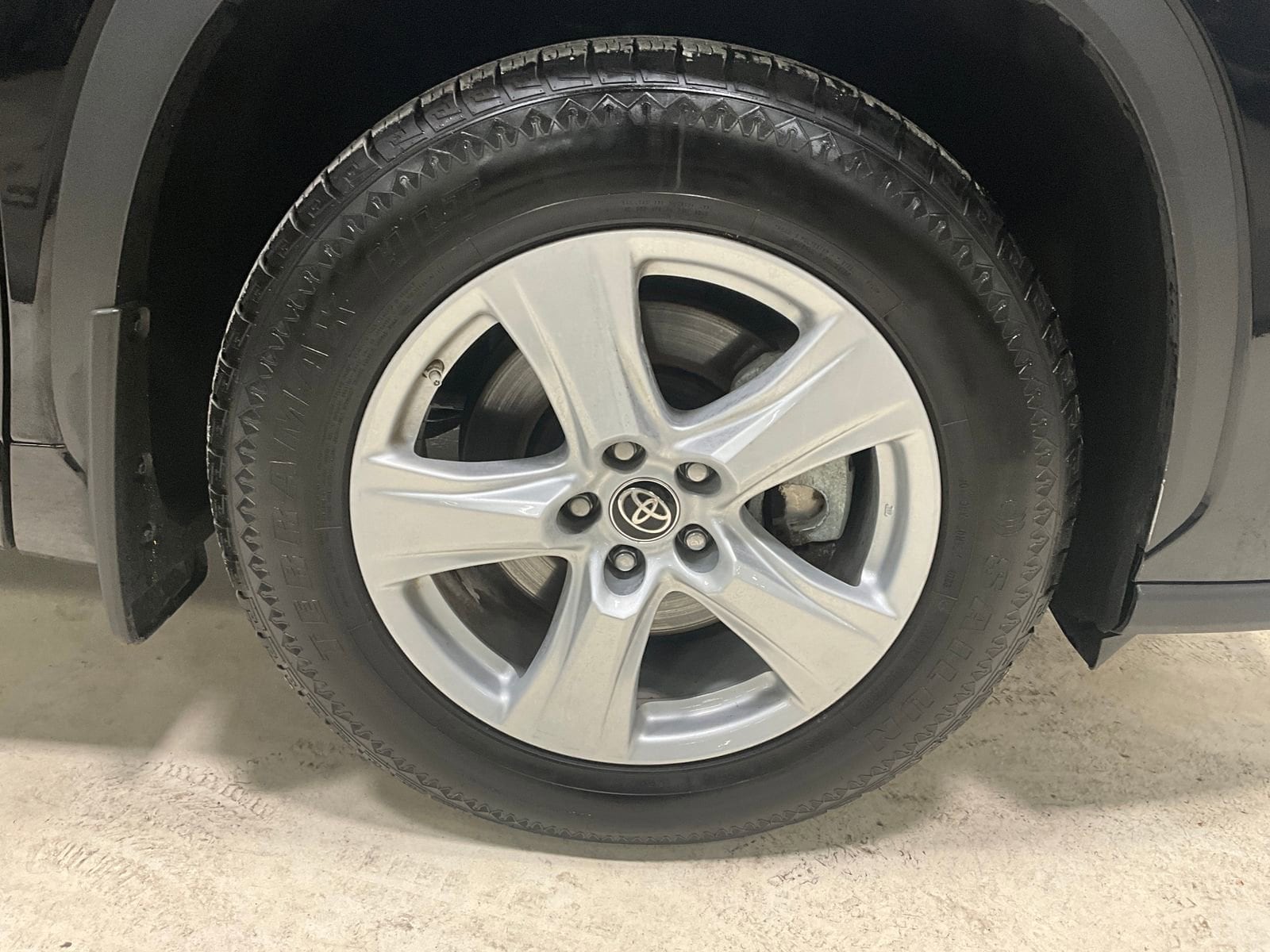 2023 Toyota Highlander L - Photo 8