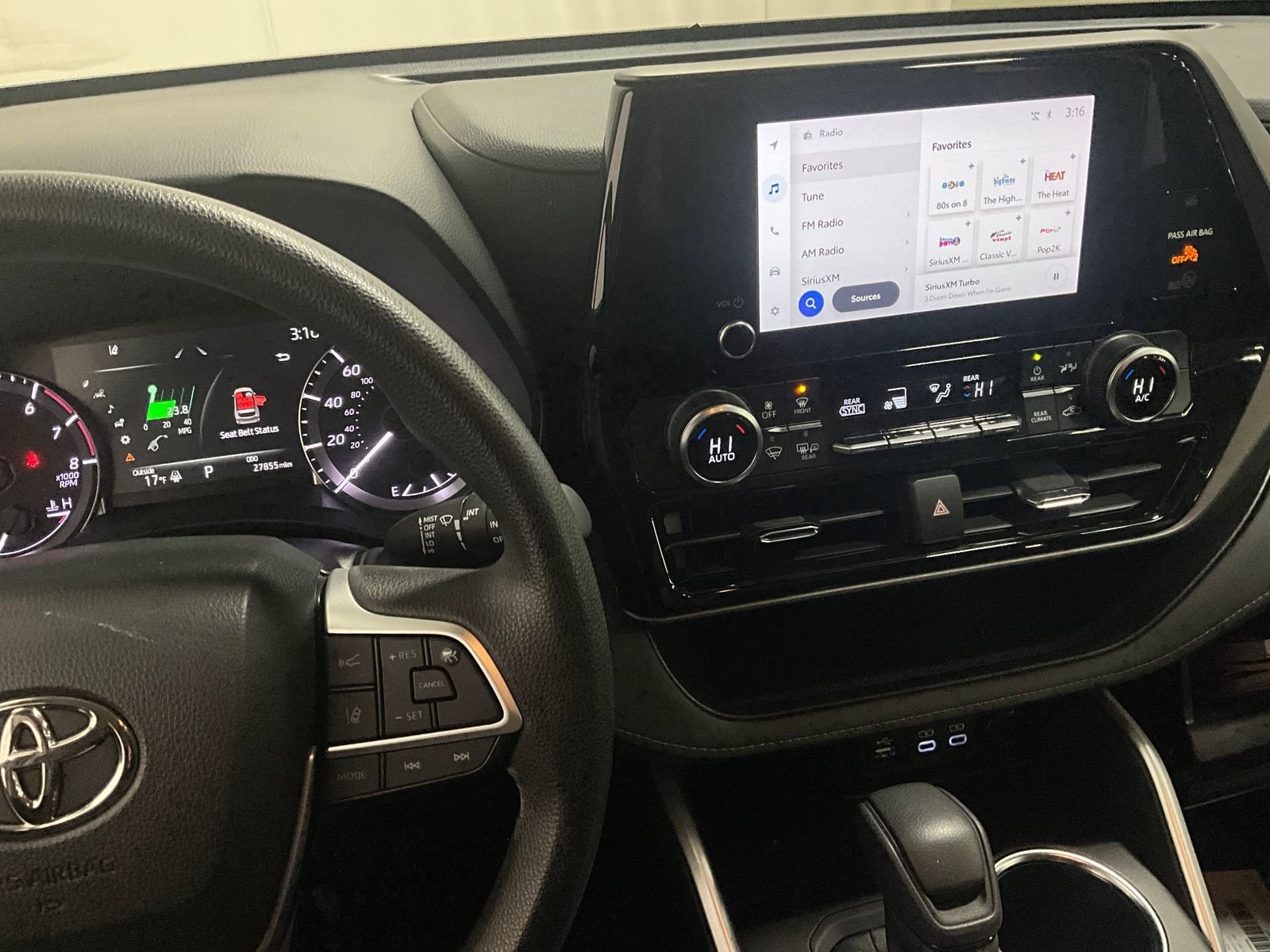 2023 Toyota Highlander L - Photo 5