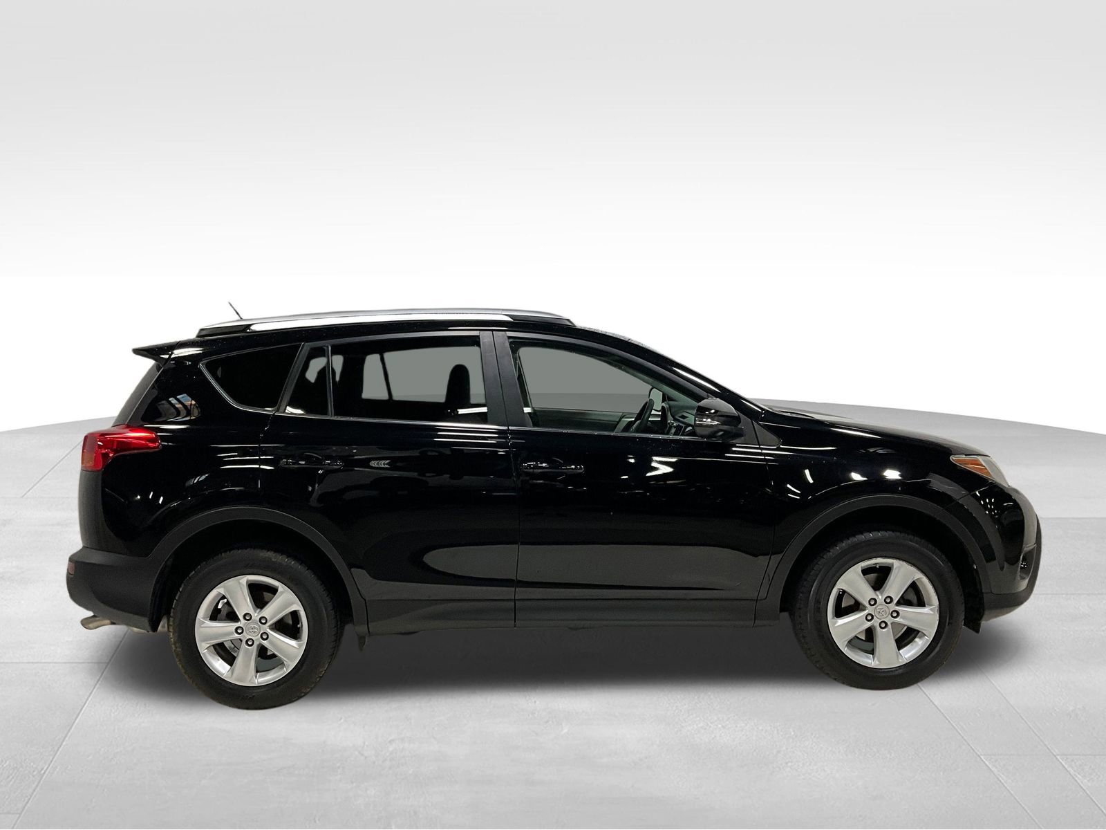2013 Toyota RAV4 XLE photo 2