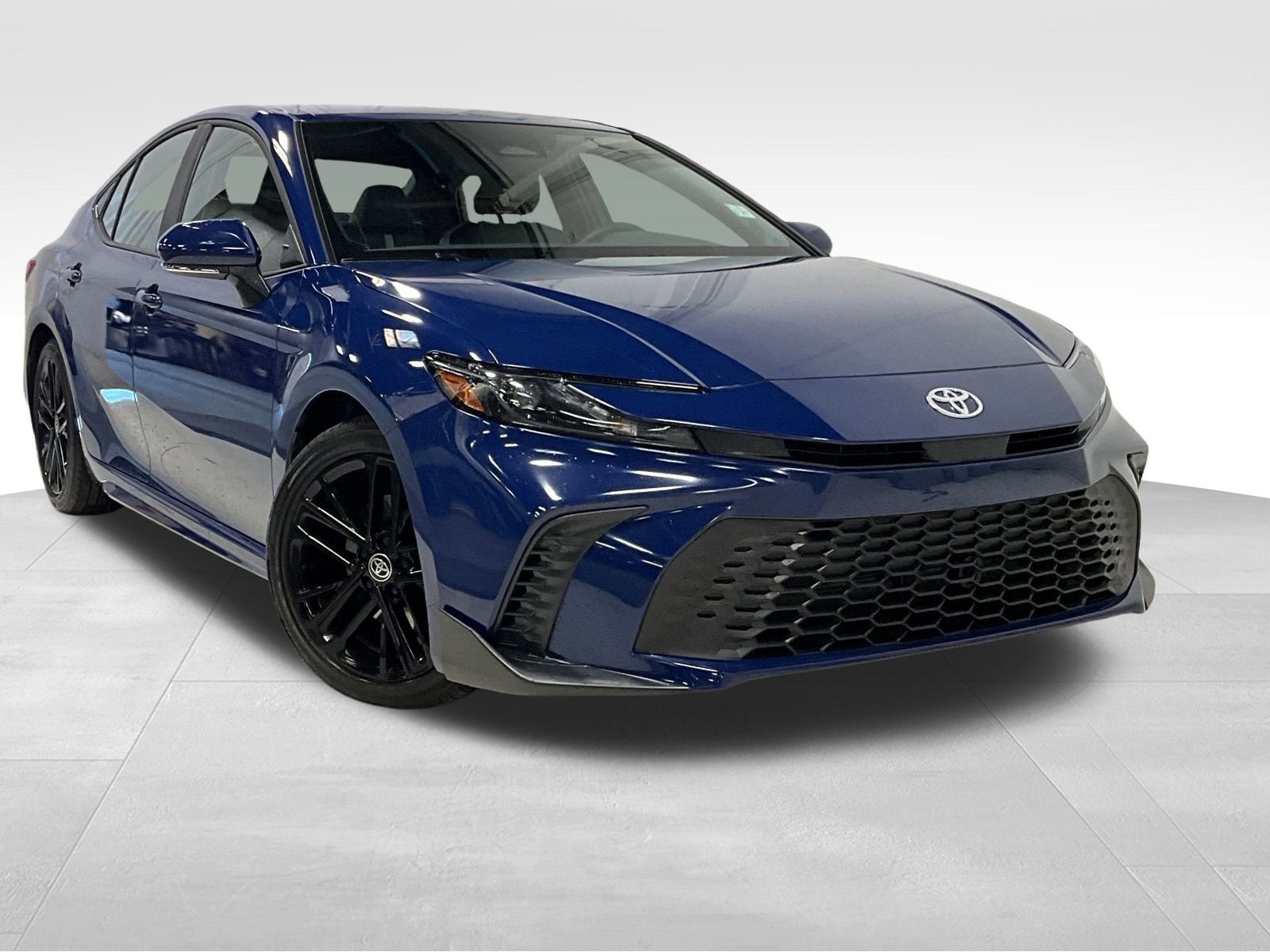 2025 Toyota Camry SE's photo