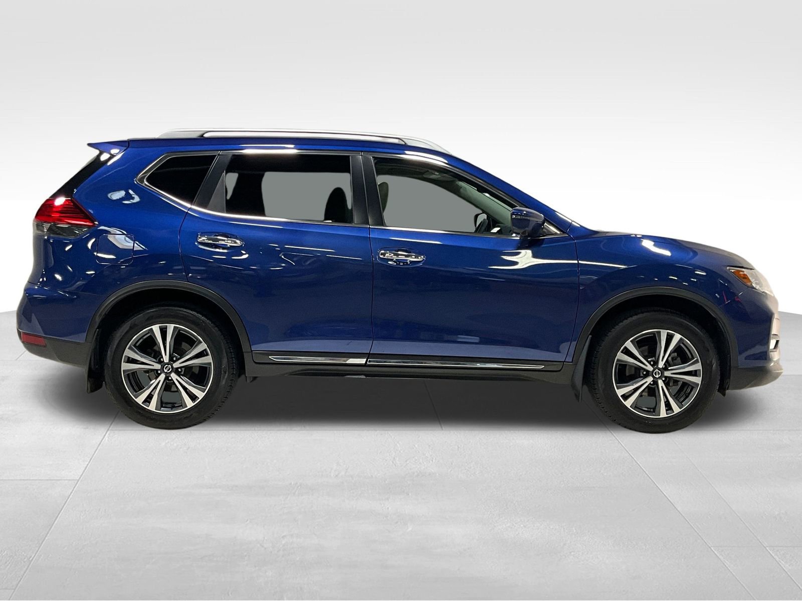 2017 Nissan Rogue SL photo 3
