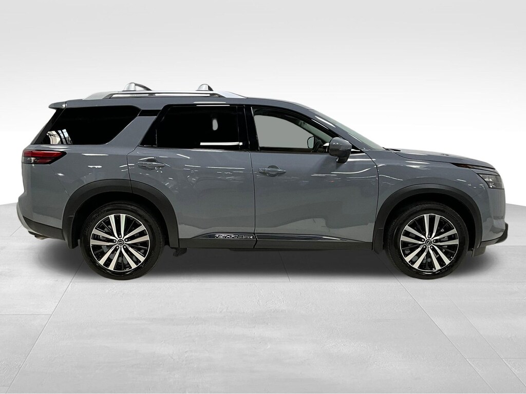 Used 2025 Nissan Pathfinder Platinum