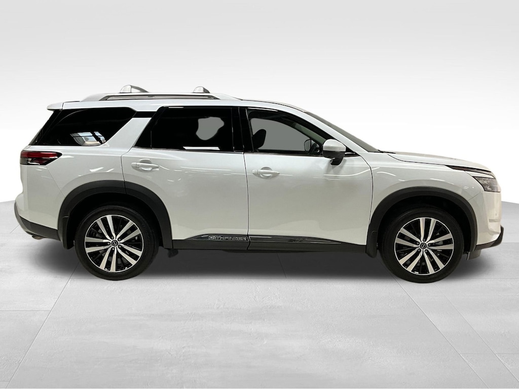 Used 2025 Nissan Pathfinder Platinum