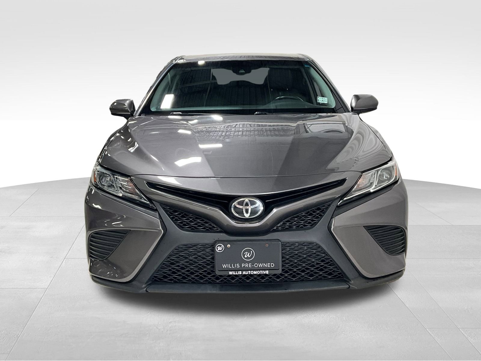 2018 Toyota Camry LE photo 2
