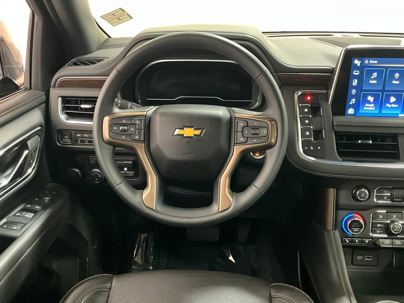2023 Chevrolet Suburban High Country photo 2