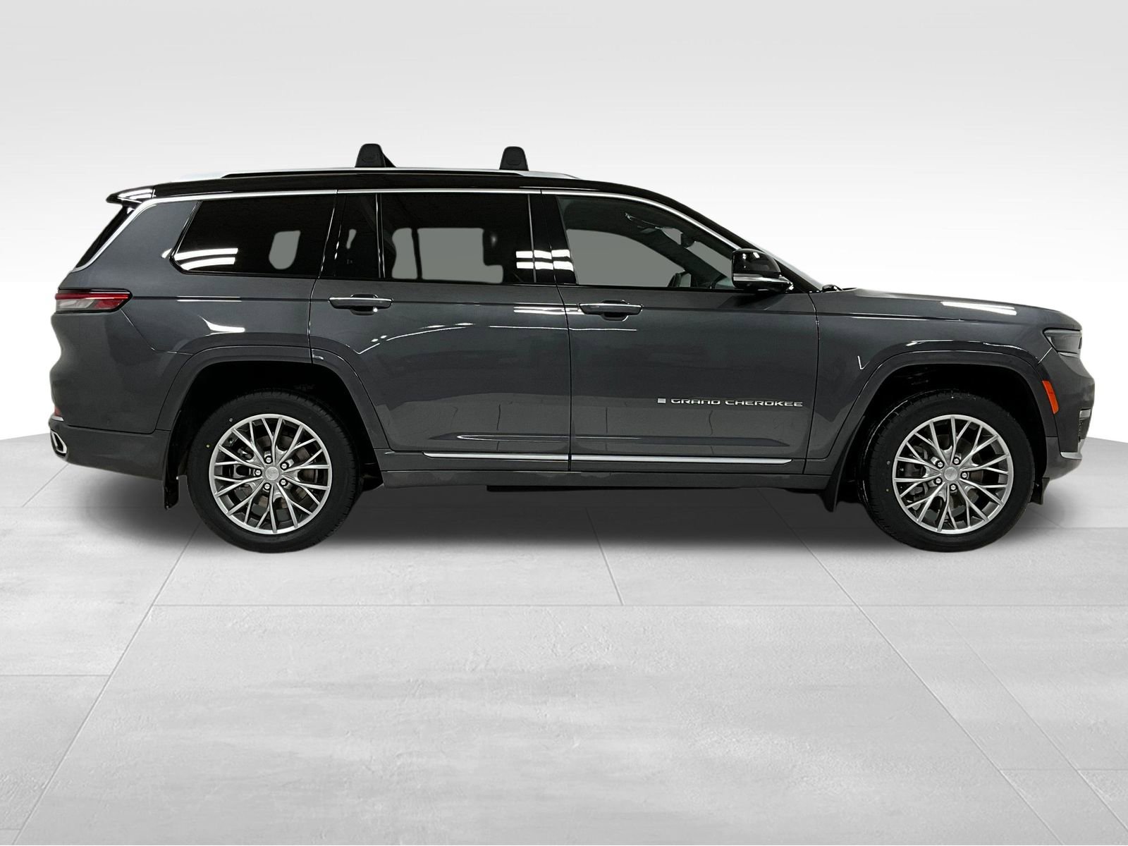 2022 Jeep Grand Cherokee L Summit photo 3