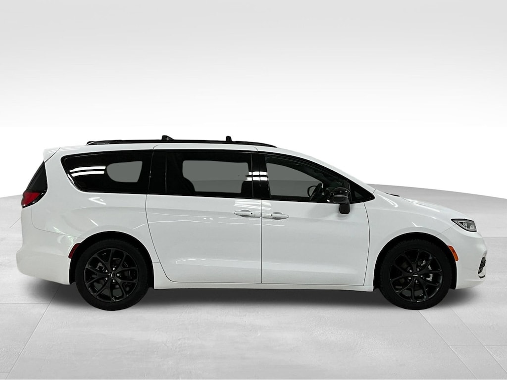 Used 2025 Chrysler Pacifica Limited